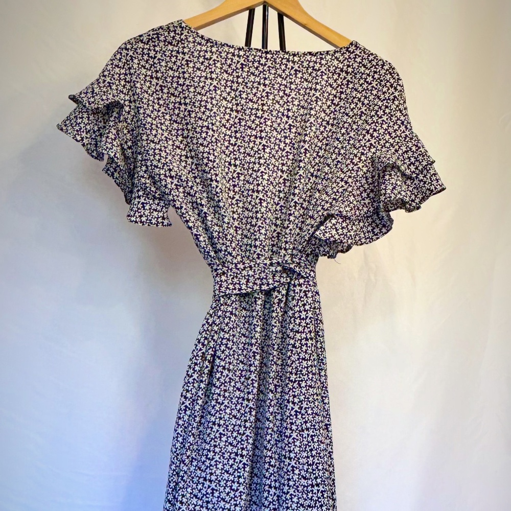 ~Max Studio~ ~size medium juniors~ ~black with white flower details~